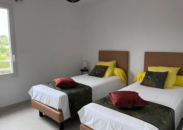 Val Des Bruyeres - Gite 15Mn Pezenas Avec Terrasse Et Cour Close - Parking Privatif Securise - Wifi Ftth Gratuit