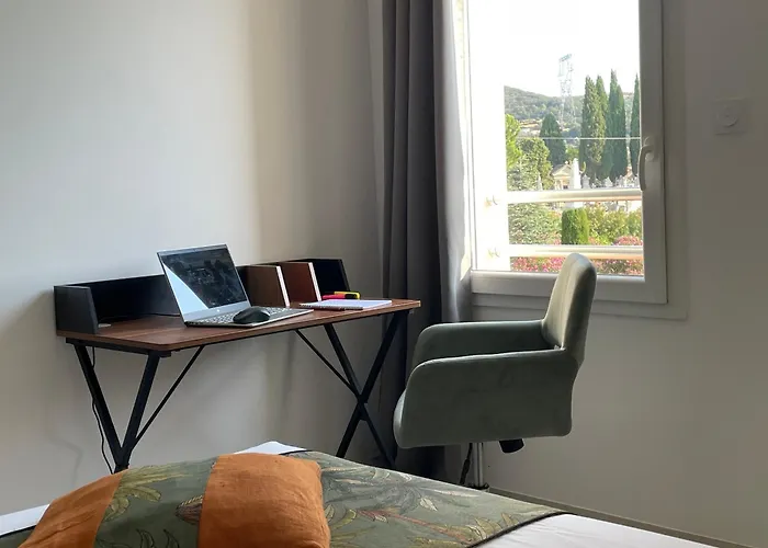 Val Des Bruyeres - Gite 15Mn Pezenas Avec Terrasse Et Cour Close - Parking Privatif Securise - Wifi Ftth Gratuit